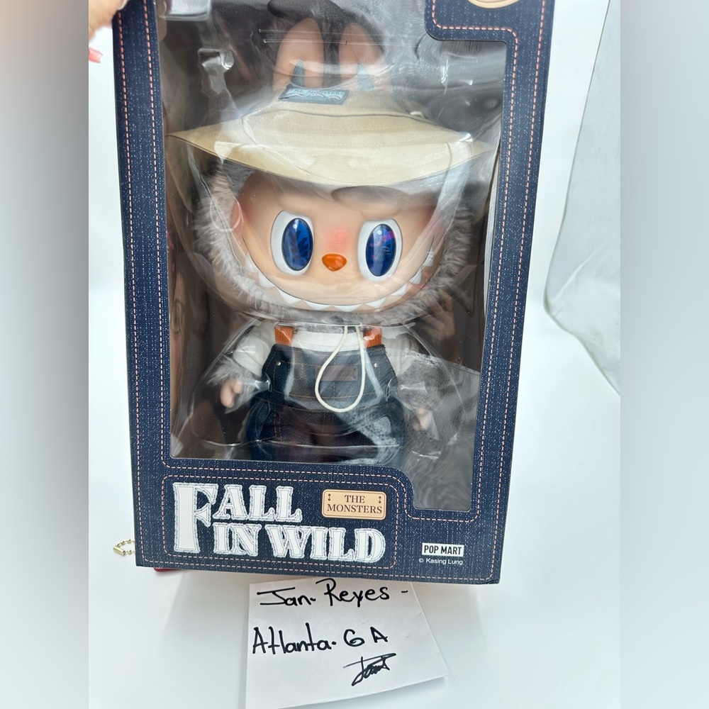Labubu farmer Fall In Wild
authentic 💯 - Picture 2 of 10